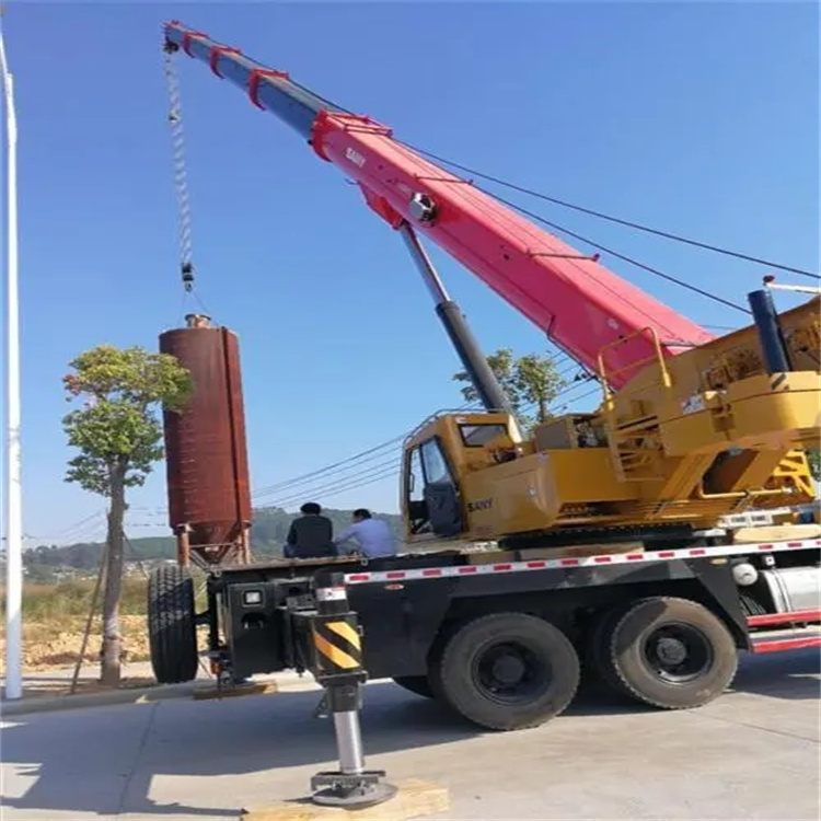 清流县吊车租赁作业时的保养和维护