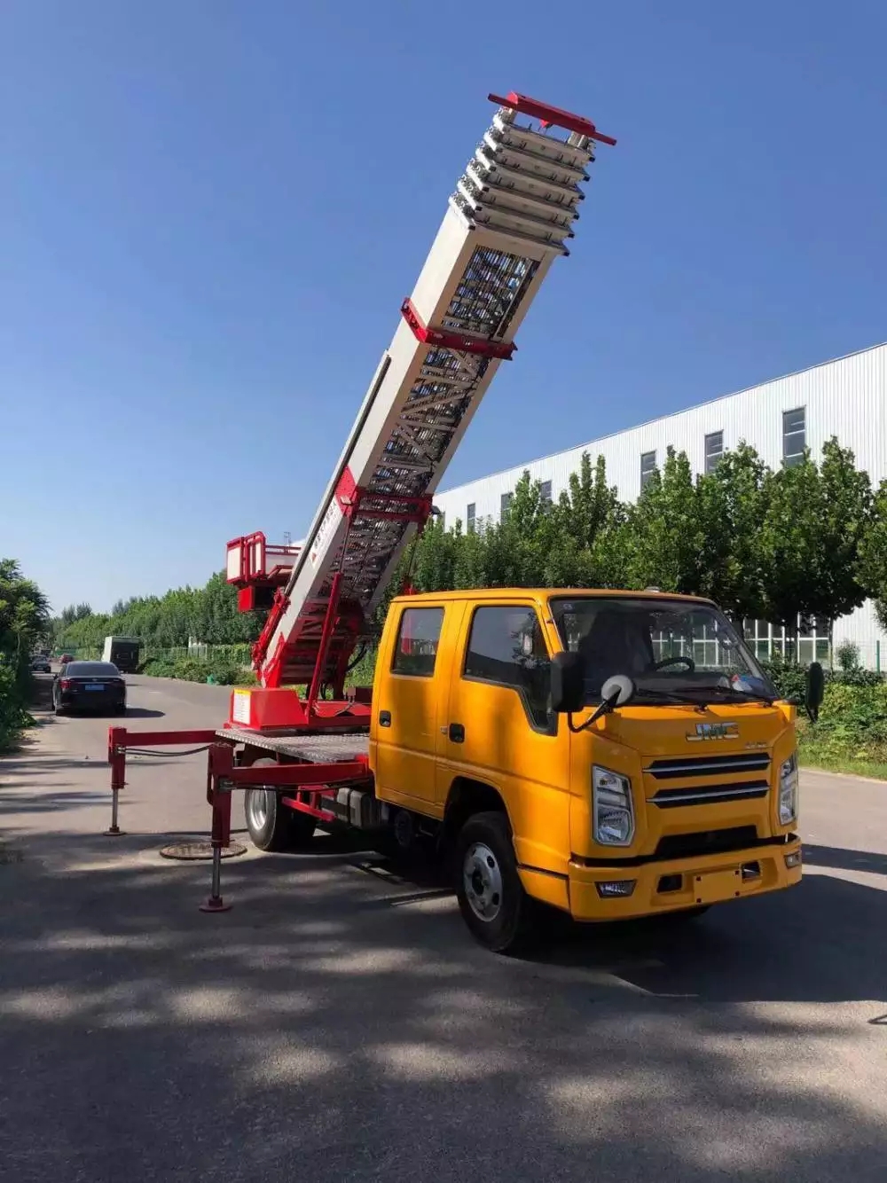 清流县附近的云梯车出租服务：轻松解决高空作业需求